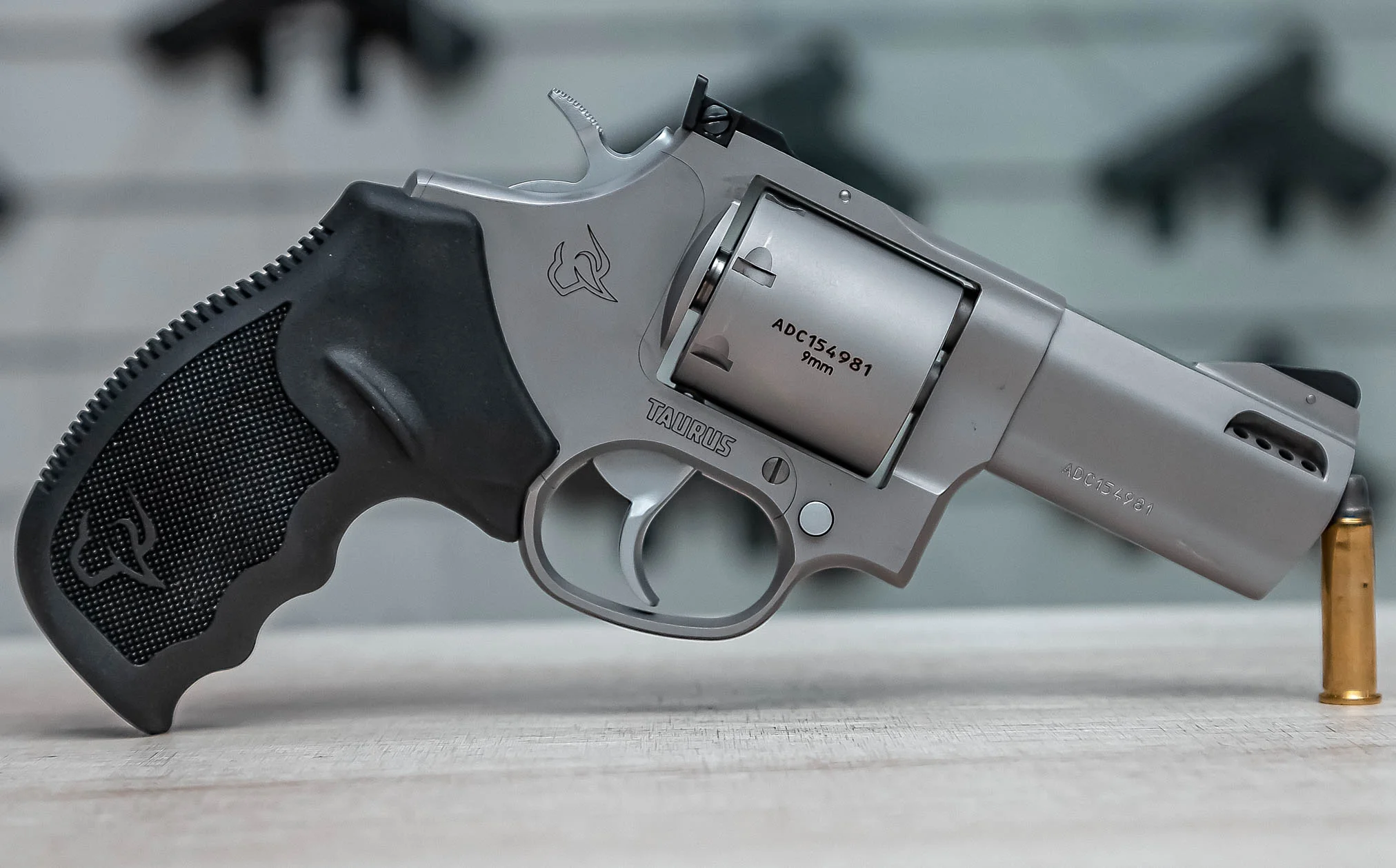 REVOLVER TAURUS RT 692 TRACKER .357 e 9MM MULTICALIBRE — foto 4