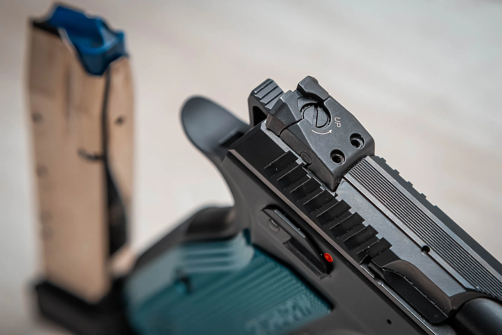 PISTOLA CZ SHADOW 2 OXIDADA TALA AZUL CAL.9MM — foto 9