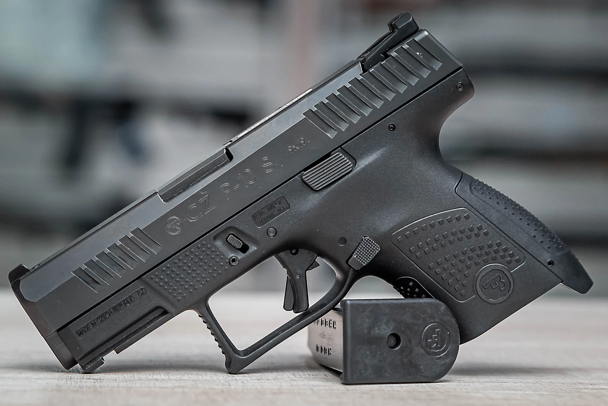 PISTOLA CESKA ZBROJOVKA CZ P-10S OXIDADA - 12 TIROS CANO 3.5 CAL.9MM — foto 5